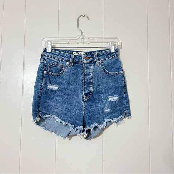 We The Free People Curvy High Rise Short Fray Hem Button Fly Womens Size 26 - Picture 2 of 8